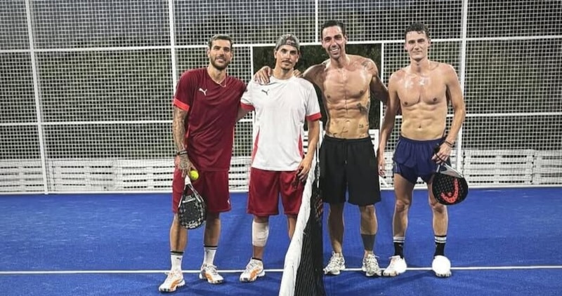 Bufera social Pavard, gioca a padel e fa infuriare i tifosi dell'Inter: "Caviglia guarita?" 1 Bufera social Pavard, gioca a padel e fa infuriare i tifosi dell'Inter: "Caviglia guarita?"