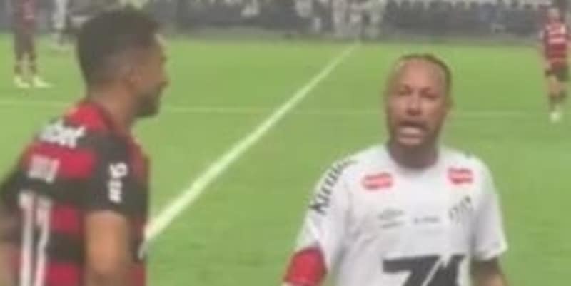 “Sei un mercenario!”: Danilo insultato dal tifoso, arriva Neymar 1 “Sei un mercenario!”: Danilo insultato dal tifoso, arriva Neymar
