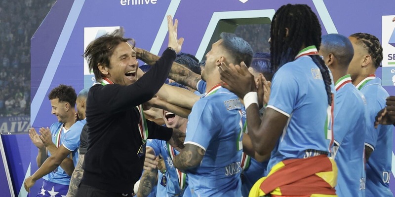 Napoli, è ufficiale il programma delle cinque amichevoli estive: dall'Arezzo all'Olympiakos, tutte le date 14 Napoli, è ufficiale il programma delle cinque amichevoli estive: dall'Arezzo all'Olympiakos, tutte le date
