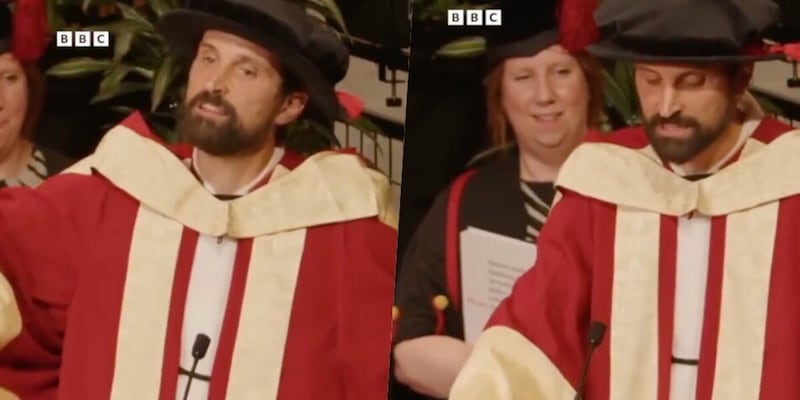 Il frontman dei Kasabian si laurea a Leicester: festeggia sul palco e cita Claudio Ranieri 15 Il frontman dei Kasabian si laurea a Leicester: festeggia sul palco e cita Claudio Ranieri
