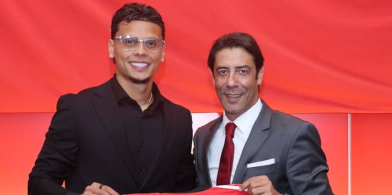 Rios al Benfica, è ufficiale: i tifosi della Roma si scatenano nei commenti social 16 Rios al Benfica, è ufficiale: i tifosi della Roma si scatenano nei commenti social