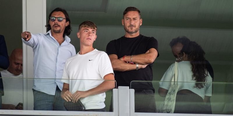 Totti jr si ritira dal calcio a soli 19 anni: “Avrebbe fatto carriera in Serie C e B” 16 Totti jr si ritira dal calcio a soli 19 anni: “Avrebbe fatto carriera in Serie C e B”
