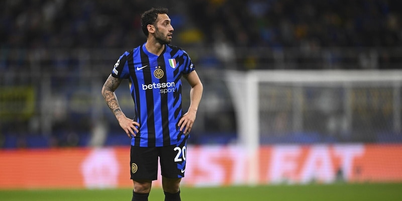 Calhanoglu, spunta la pista Fenerbahce: tutti i dettagli 14 Calhanoglu, spunta la pista Fenerbahce: tutti i dettagli