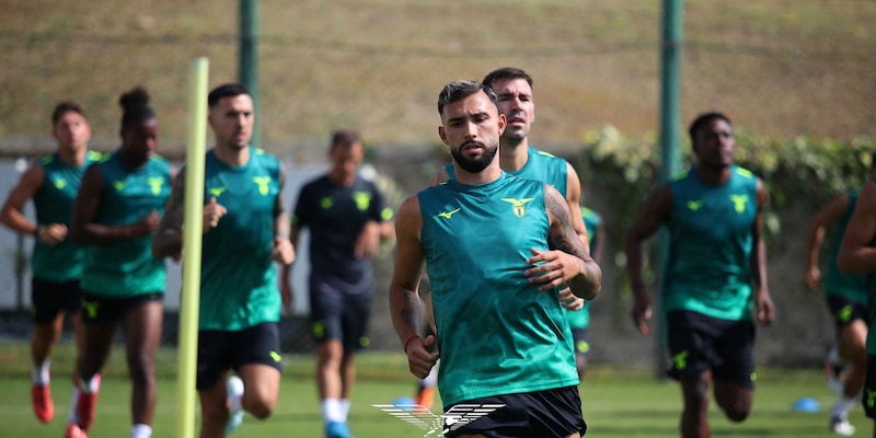 Lazio, prima amichevole in famiglia: la scelta di Sarri su Dia e Castellanos 16 Lazio, prima amichevole in famiglia: la scelta di Sarri su Dia e Castellanos