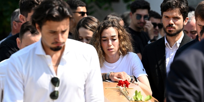 Diogo Jota e André Silva, l'ultimo saluto in Portogallo: il mondo del calcio commosso ai funerali 1 Diogo Jota e André Silva, l'ultimo saluto in Portogallo: il mondo del calcio commosso ai funerali