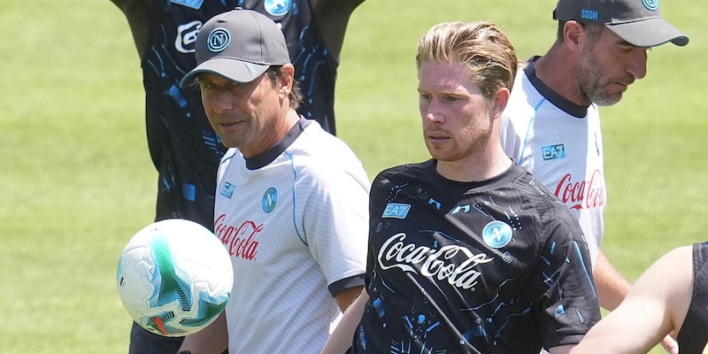 Napoli, ufficiali due nuove amichevoli e cambia l'orario del test con l'Olympiacos 16 Napoli, ufficiali due nuove amichevoli e cambia l'orario del test con l'Olympiacos