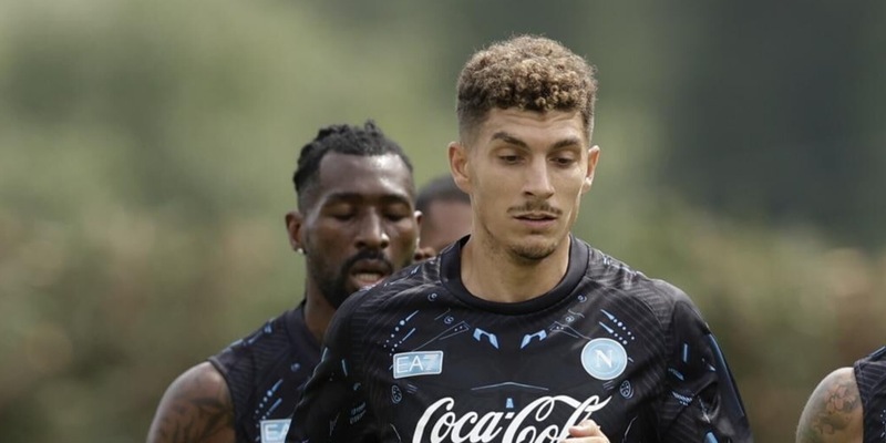 Napoli senti Di Lorenzo: "Difenderemo lo Scudetto" E sui nuovi arrivi... 16 Napoli senti Di Lorenzo: "Difenderemo lo Scudetto" E sui nuovi arrivi...