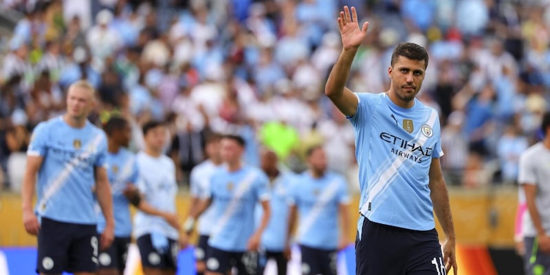Real Madrid, pronta una proposta 'monstre' per strappare Rodri al Manchester City 16 Real Madrid, pronta una proposta 'monstre' per strappare Rodri al Manchester City