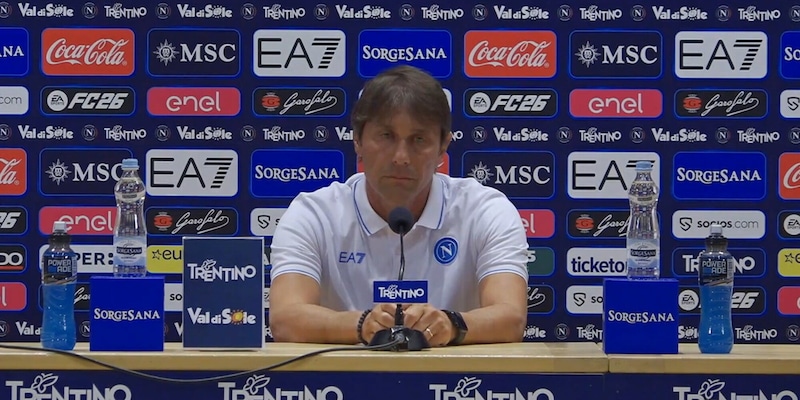 Conte: "Scudetto? Quest'anno il Napoli è favorito tra i favoriti". Poi conia un nuovo slogan 15 Conte: "Scudetto? Quest'anno il Napoli è favorito tra i favoriti". Poi conia un nuovo slogan