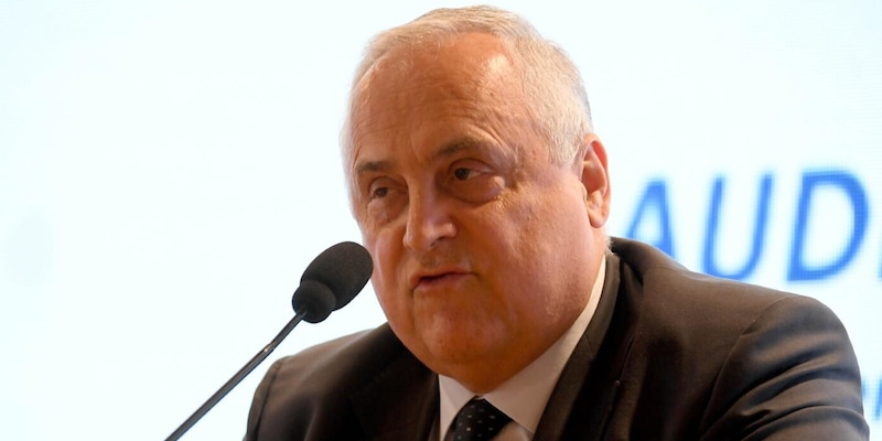 Lotito lascia il Gemelli: le parole del presidente della Lazio dopo le dimissioni dall'ospedale 1 Lotito lascia il Gemelli: le parole del presidente della Lazio dopo le dimissioni dall'ospedale