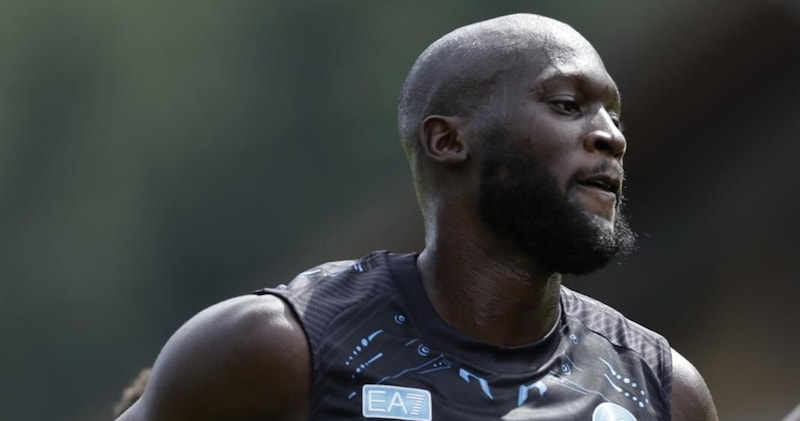 Lukaku su De Bruyne e Lucca: "Ora possiamo difendere lo scudetto. Conte? Mi può aiutare in campo se..." 15 Lukaku su De Bruyne e Lucca: "Ora possiamo difendere lo scudetto. Conte? Mi può aiutare in campo se..."