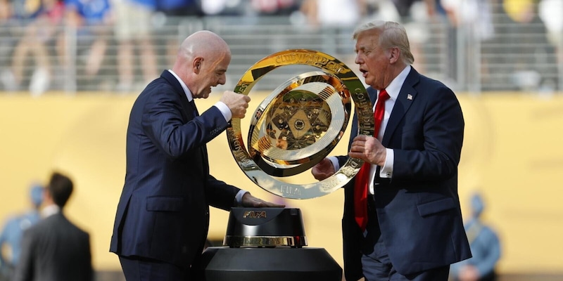 L'ultima gaffe della Fifa: Chelsea beffato da Infantino che lascia il trofeo a Trump 14 L'ultima gaffe della Fifa: Chelsea beffato da Infantino che lascia il trofeo a Trump