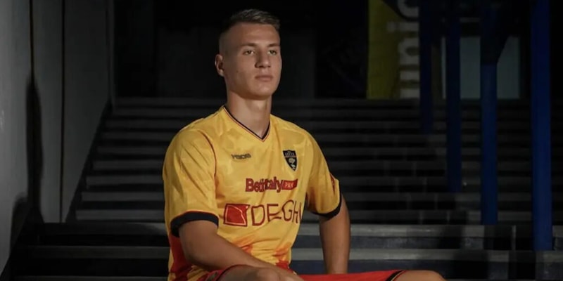 Lecce, è ufficiale l'arrivo di Camarda: il comunicato 1 Lecce, è ufficiale l'arrivo di Camarda: il comunicato