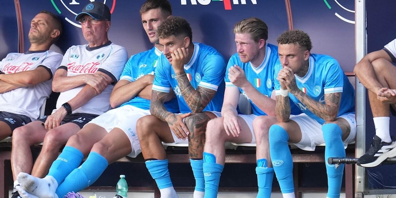 Napoli stremato: Conte va ko all'esordio 16 Napoli stremato: Conte va ko all'esordio