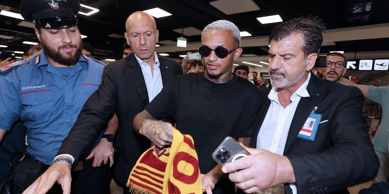 <!--StartFragment -->Roma, Wesley non torna in Brasile: si allena a Trigoria<!--EndFragment -->