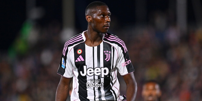 "Vlahovic deve andarsene. Juve, blinda Kolo Muani perché davanti David da solo non basta" 16 "Vlahovic deve andarsene. Juve, blinda Kolo Muani perché davanti David da solo non basta"