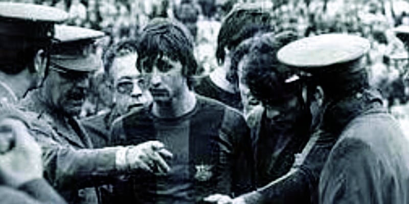 Cruijff contro il regime di Franco, quell'espulsione iconica a Malaga 15 Cruijff contro il regime di Franco, quell'espulsione iconica a Malaga