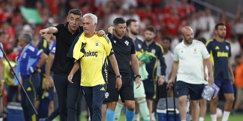 Fenerbahce-Lazio, decide Kahveci: il gesto tra Mourinho e Sarri a fine partita 15 Fenerbahce-Lazio, decide Kahveci: il gesto tra Mourinho e Sarri a fine partita