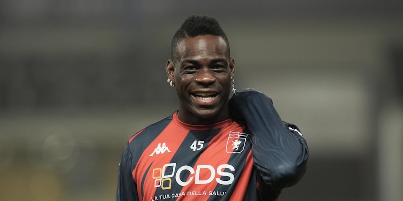 Balotelli è svincolato dal Genoa e attacca Vieira: "Protagonismo oppure gli sto sui c..." 1 Balotelli è svincolato dal Genoa e attacca Vieira: "Protagonismo oppure gli sto sui c..."