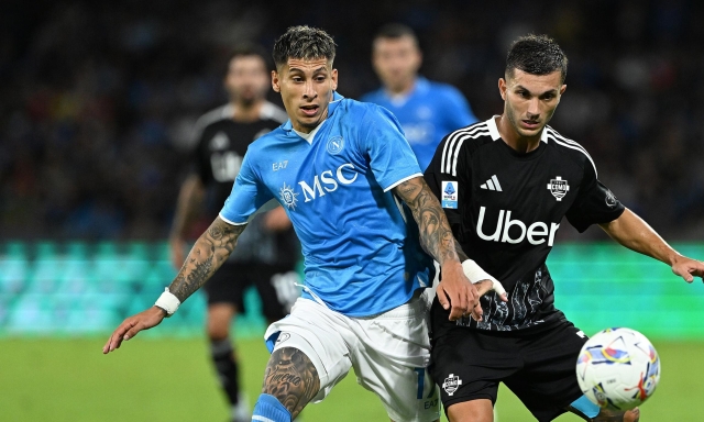 Napoli, spavento Olivera: forte contusione per l'uruguaiano