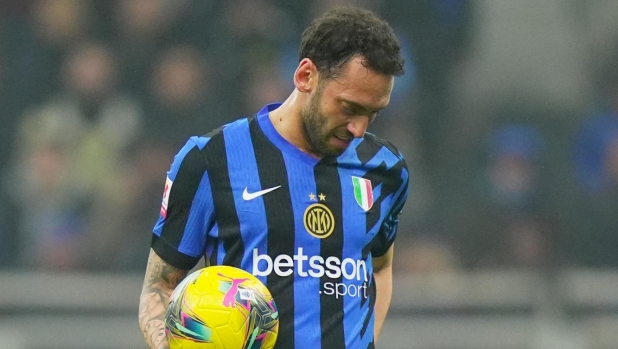 Calha-Inter, ora l'addio sembra inevitabile. Ecco il sostituto per i bookie 1 Calha-Inter, ora l'addio sembra inevitabile. Ecco il sostituto per i bookie