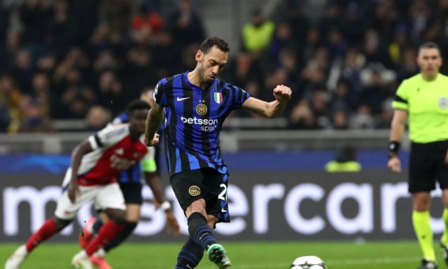 Calhanoglu risponde: "Parole che dividono e non uniscono. Mai tradito questa maglia"