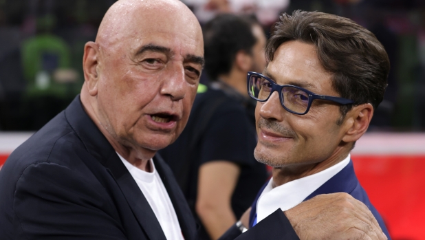 Pier Silvio Berlusconi: "Sogno un Milan come quello di papà e mio figlio pugile alle Olimpiadi" 1 Pier Silvio Berlusconi: "Sogno un Milan come quello di papà e mio figlio pugile alle Olimpiadi"