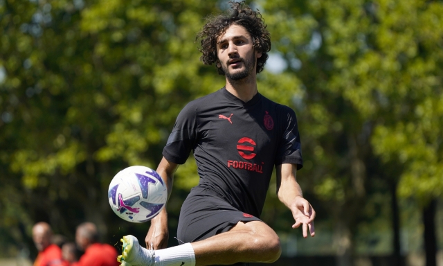 Milan, Adli fuori dal progetto: si allenerà con Milan Futuro. Giorni extra a Theo e Bennacer 1 Milan, Adli fuori dal progetto: si allenerà con Milan Futuro. Giorni extra a Theo e Bennacer