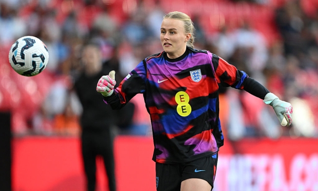 "Non potrai giocare a calcio": Hannah Hampton, il portiere che sfida lo strabismo e sogna l'Europeo