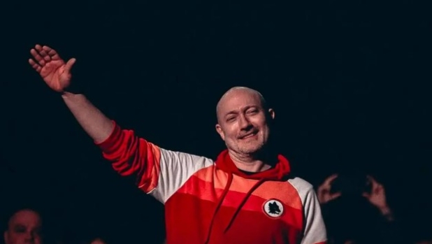Roma, una maglia personalizzata per il musicista Kalkbrenner (con il numero 10) 15 Roma, una maglia personalizzata per il musicista Kalkbrenner (con il numero 10)