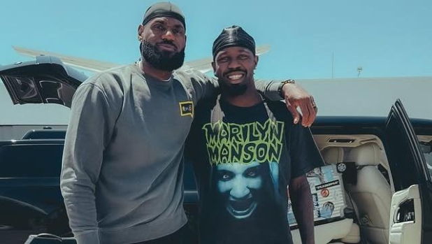 Incontro stellare a Los Angeles: Thuram e il selfie con LeBron