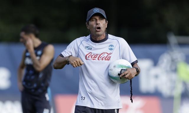 Parte male la stagione dei campioni d'Italia: Napoli ko 2-0 con l'Arezzo in amichevole 15 Parte male la stagione dei campioni d'Italia: Napoli ko 2-0 con l'Arezzo in amichevole