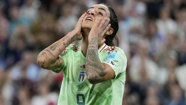 Italia, beffa atroce: sfiora l'impresa, poi un rigore dubbio la condanna. Inghilterra in finale 14 Italia, beffa atroce: sfiora l'impresa, poi un rigore dubbio la condanna. Inghilterra in finale