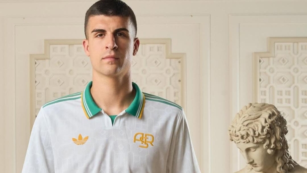 Roma, la terza maglia sarà bianca, oro e verde in onore degli alberi della città