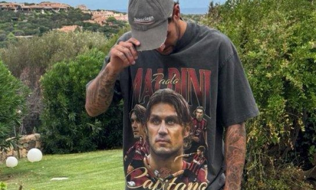 Theo-Maldini, il legame prosegue anche in Arabia Saudita: maglia dedicata con faccina...