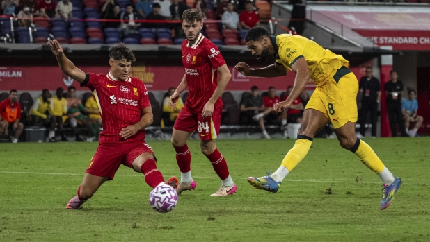 Liverpool-Milan, le pagelle: Leao (8,5) fa impazzire Van Dijk (4,5). Okafor da 8!