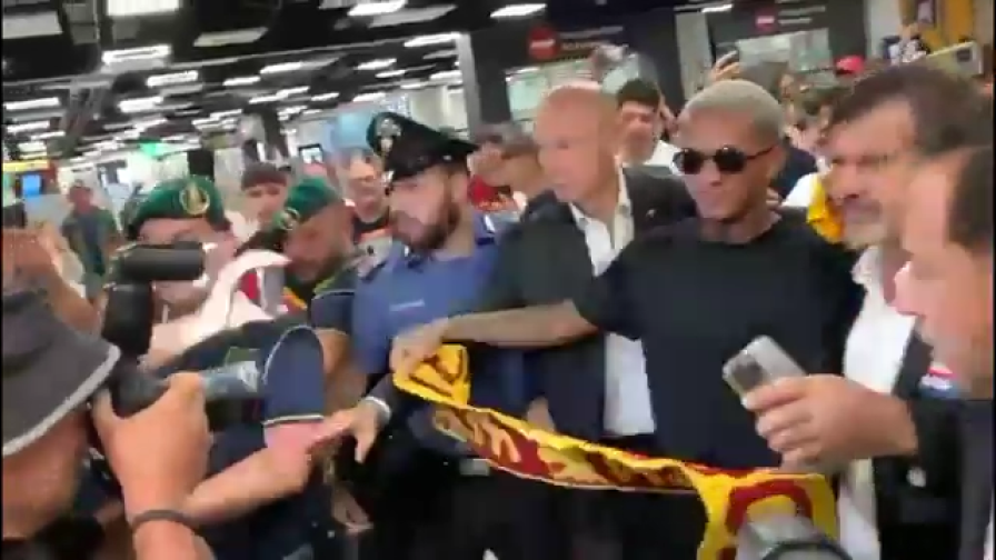 "Daje Wesley!": delirio romanista all'alba per il nuovo terzino 14 "Daje Wesley!": delirio romanista all'alba per il nuovo terzino