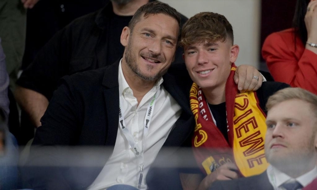 "Poteva fare carriera in B o in C, ma...": Amelia spiega perché Totti jr ha lasciato il calcio 15 "Poteva fare carriera in B o in C, ma...": Amelia spiega perché Totti jr ha lasciato il calcio