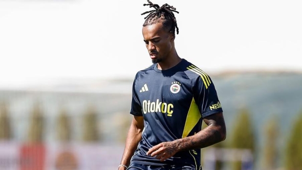 Archie Brown si presenta al Fenerbahce con un autogol, i tifosi del Milan sfottono sui social