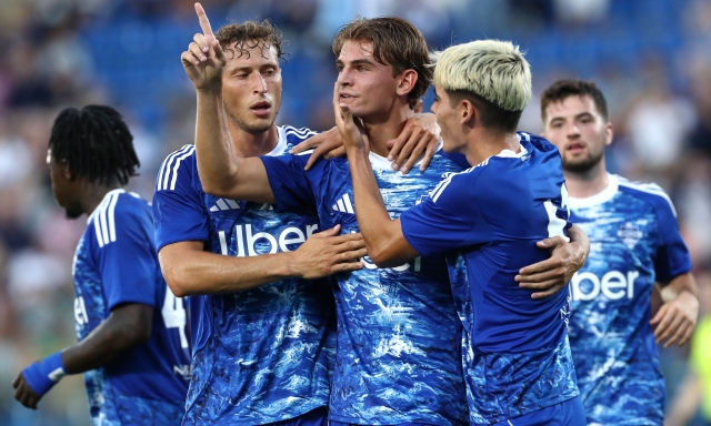 Mamma che Como! Ne fa 3 l'Ajax. Fabregas sorride: Addai e Baturina danno spettacolo 14 Mamma che Como! Ne fa 3 l'Ajax. Fabregas sorride: Addai e Baturina danno spettacolo