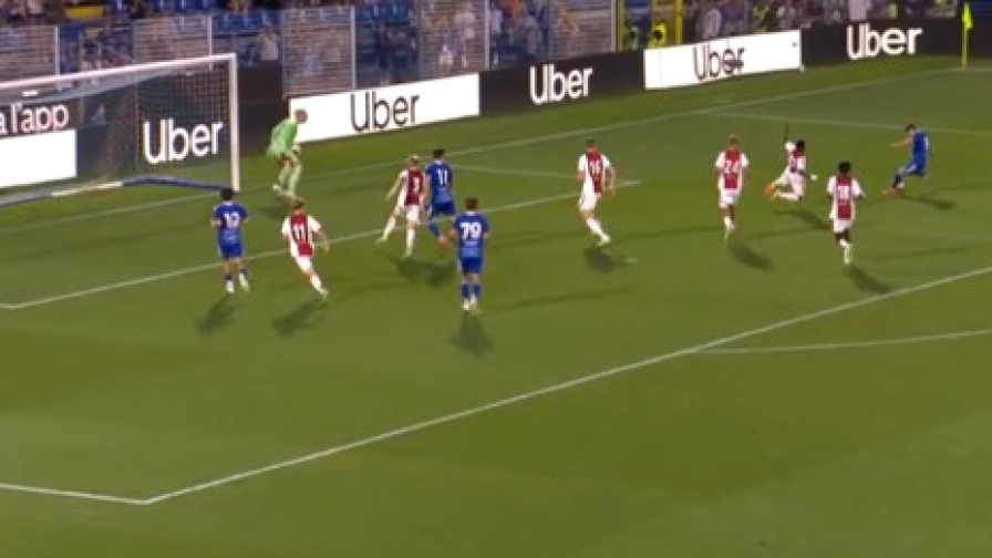Como, tris all'Ajax! Fabregas alza la coppa 15 Como, tris all'Ajax! Fabregas alza la coppa