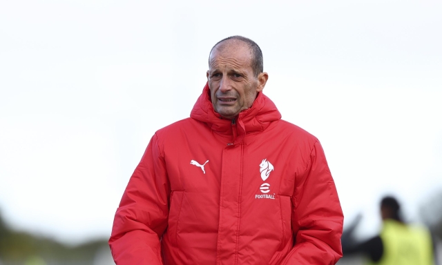 La scelta di Allegri: il Milan con la difesa a tre. Ecco cosa cambia, anche sul mercato