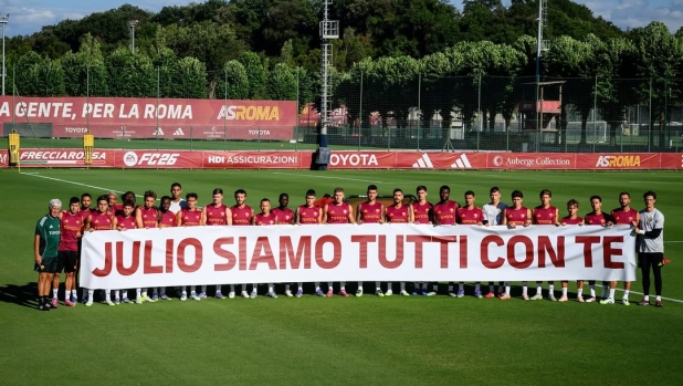 Roma, striscione per Julio Sergio dopo la scomparsa del figlio: "Siamo tutti con te"