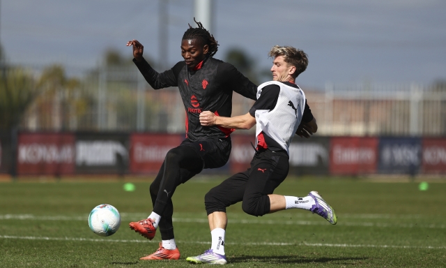 Leao, un calcio al passato: "Con Allegri è cambiato tutto, ora il Milan è una squadra" 15 Leao, un calcio al passato: "Con Allegri è cambiato tutto, ora il Milan è una squadra"