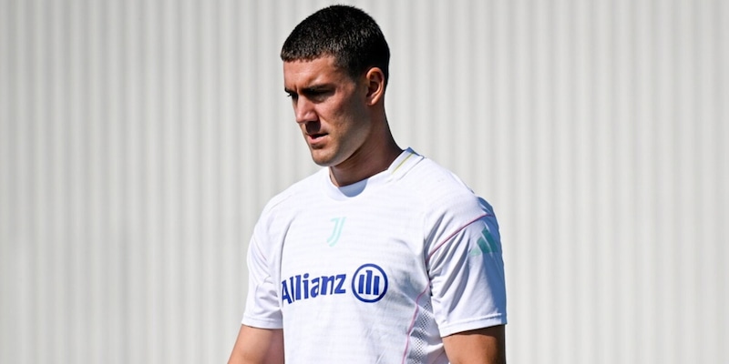 Stallo Vlahovic, il Milan non ha fretta: per la Juve spunta l’ipotesi contropartita