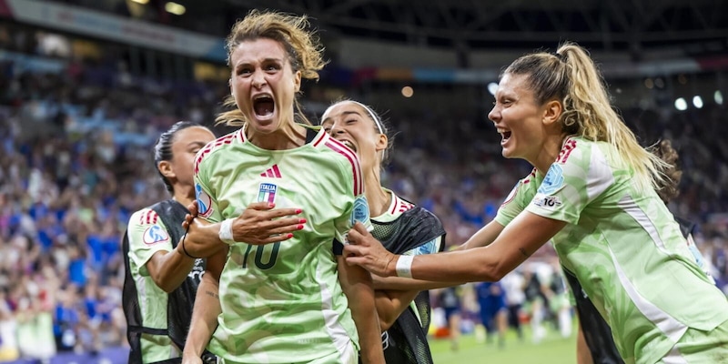 "Le Azzurre siamo Noi - Oltre il sogno": online la nuova puntata sul documentario dell'Italia agli Europei femminili 14 "Le Azzurre siamo Noi - Oltre il sogno": online la nuova puntata sul documentario dell'Italia agli Europei femminili