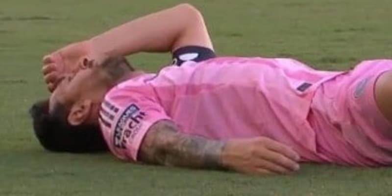 Messi, mani sul volto e fuori dopo 11': l'infortunio preoccupa l'Inter Miami 1 Messi, mani sul volto e fuori dopo 11': l'infortunio preoccupa l'Inter Miami
