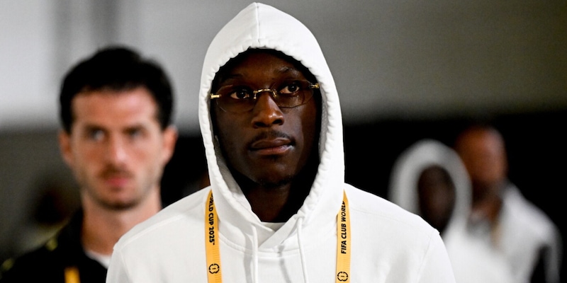 Kolo Muani, si sfilano tutti: il Psg inizia a tremare e la Juve aspetta… Vlahovic