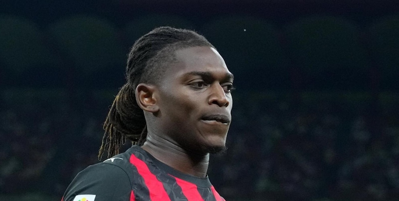 Leao, fatti gli esami al polpaccio: come sta e quali partite salta l'attaccante del Milan
