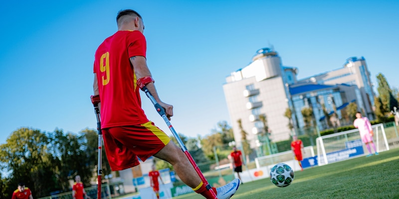 Ucraina, al via il primo campionato amputati. Shevchenko: "Veterani, ci avete ispirato" 15 Ucraina, al via il primo campionato amputati. Shevchenko: "Veterani, ci avete ispirato"